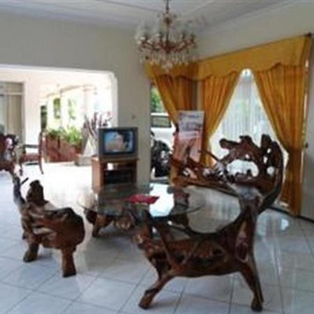 Hotel Safari Jember Exterior photo