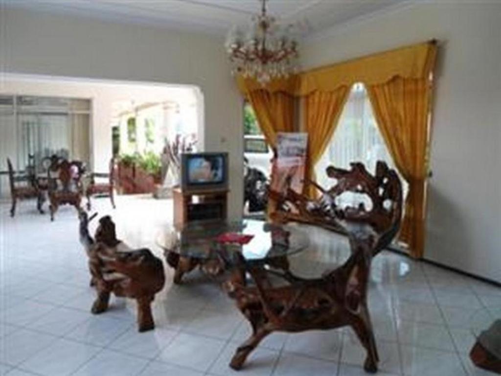 Hotel Safari Jember Exterior photo