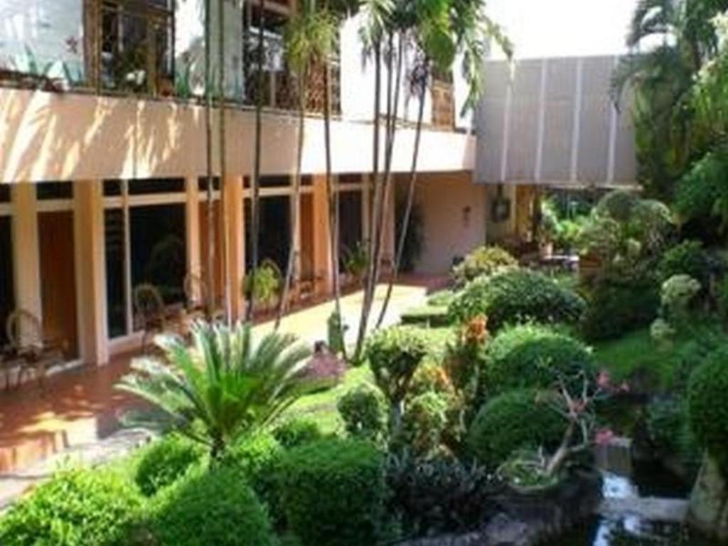 Hotel Safari Jember Exterior photo
