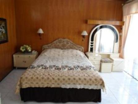 Hotel Safari Jember Room photo